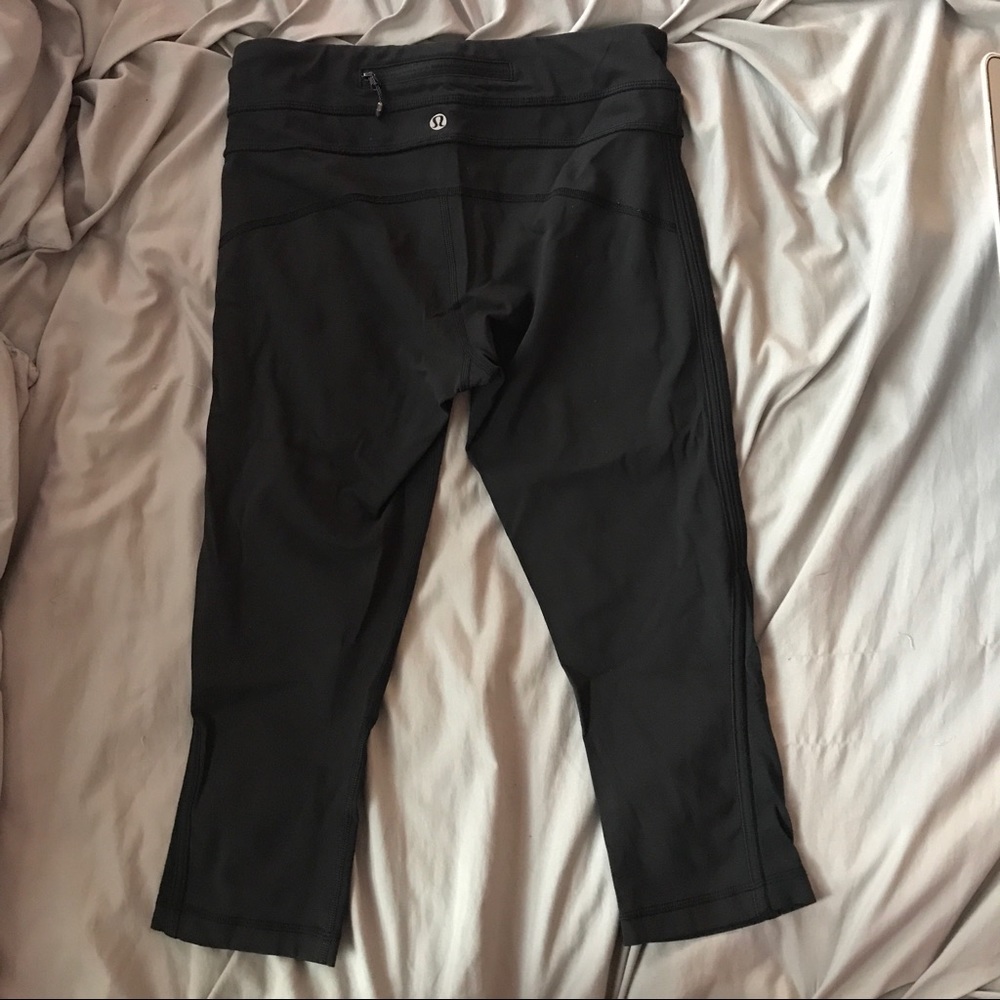 black cropped lululemon leggings